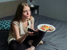 Spíte nepokojne? Možno za to môže práve vaša večera