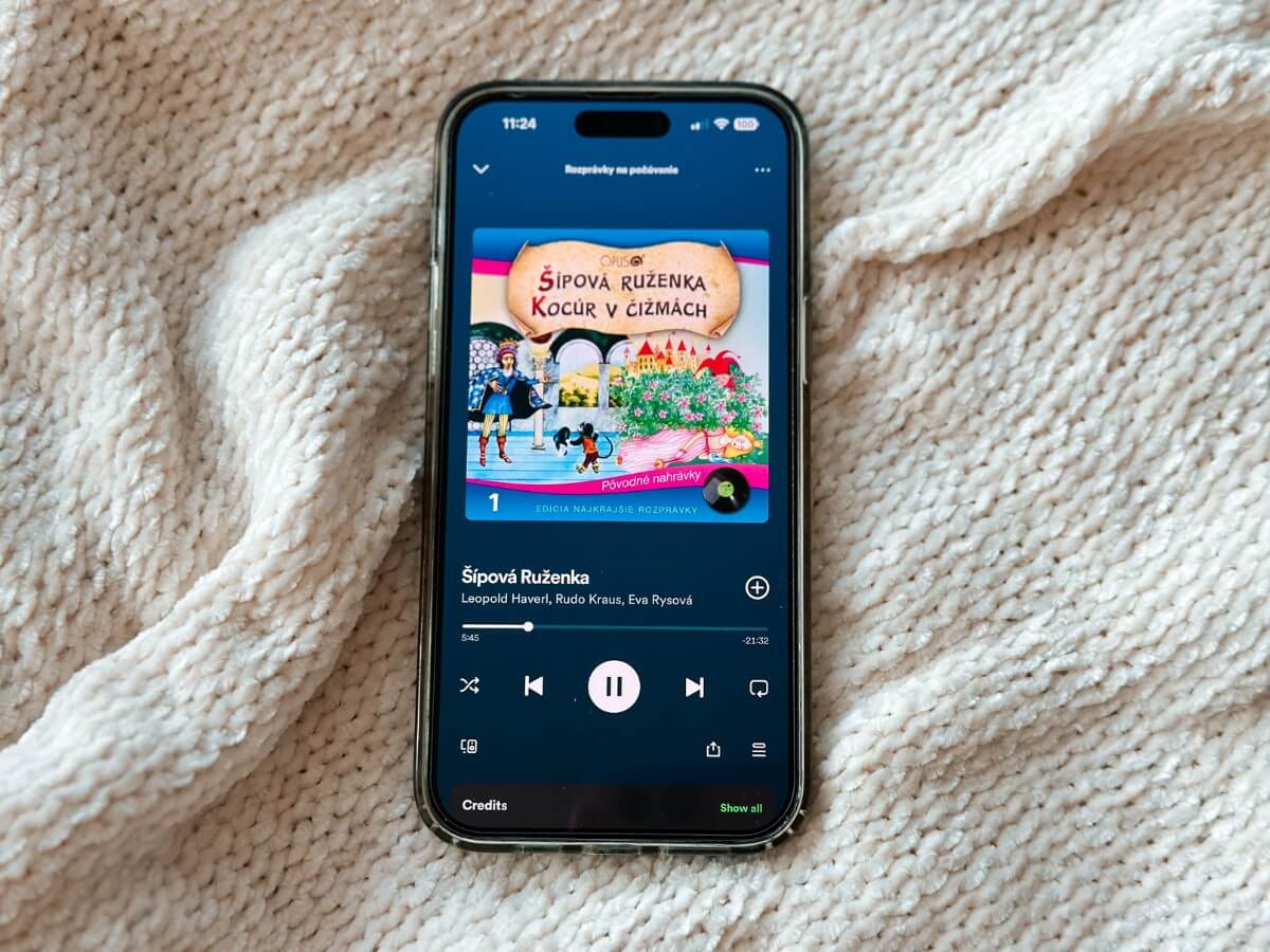 Audio rozprávka Šípová Ruženka na smartfóne.